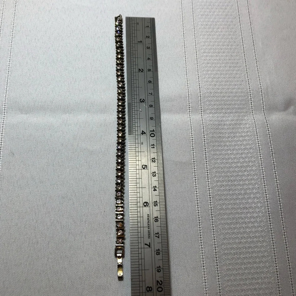 Vintage silver-tone tennis bracelet crystals. Substantial weight. Strong clasp. - Picture 8 of 10